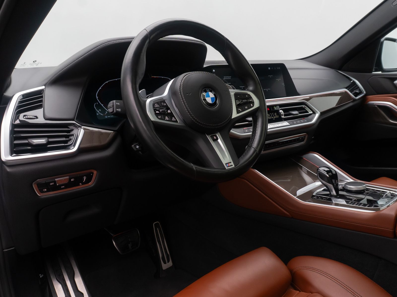Fahrzeugabbildung BMW X6 xD40i M Sport 360°DAB Panorama Individual 22"