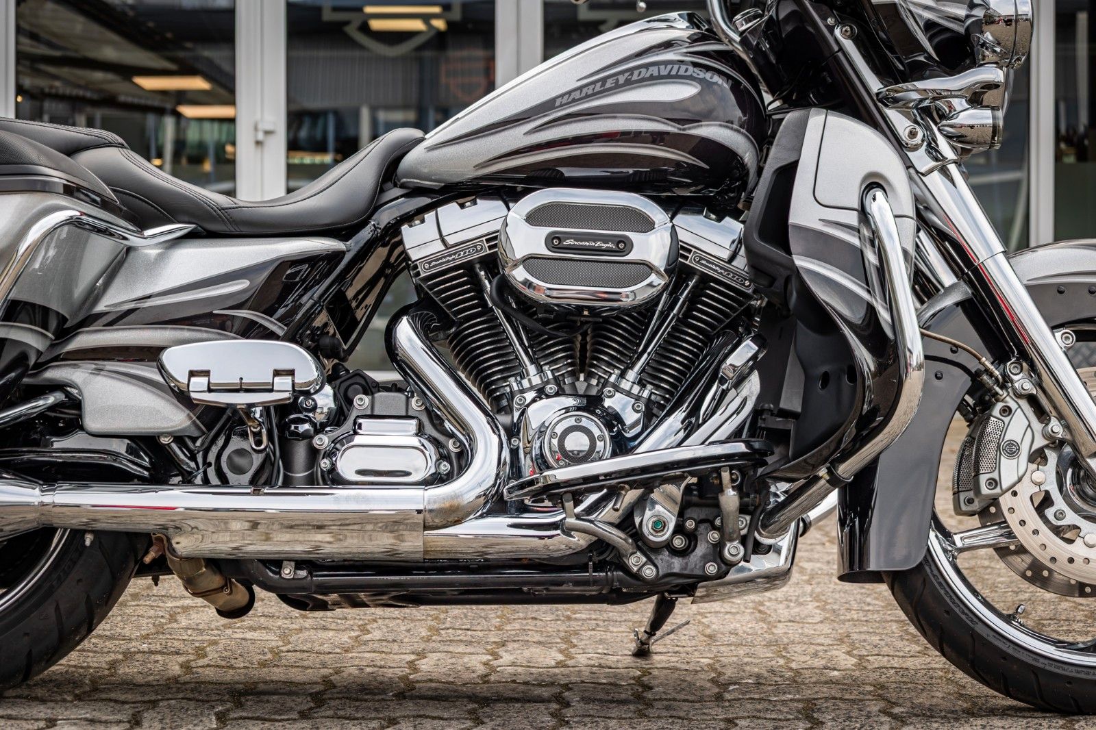 Fahrzeugabbildung Harley-Davidson CVO STREET GLIDE 110 FLHXSE - KESSTECH