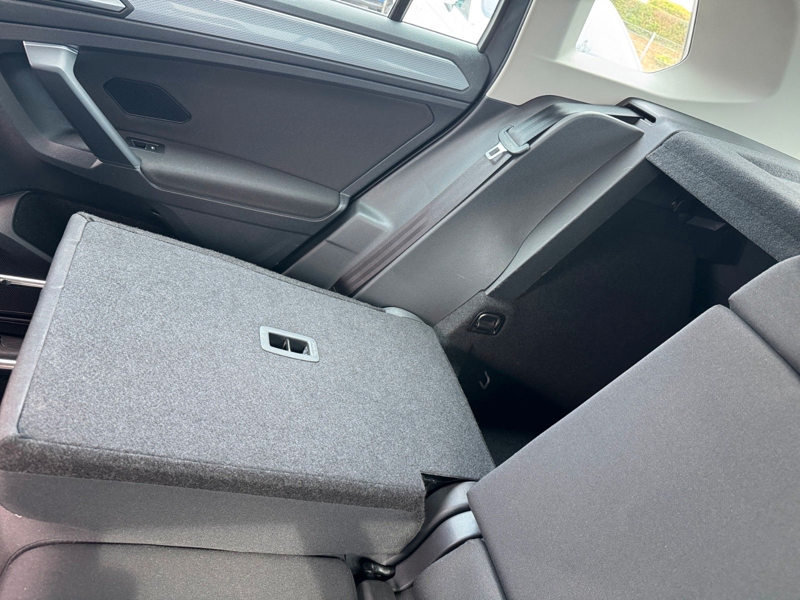 Fahrzeugabbildung Volkswagen Tiguan Life ACTIVE 1.5 TSI