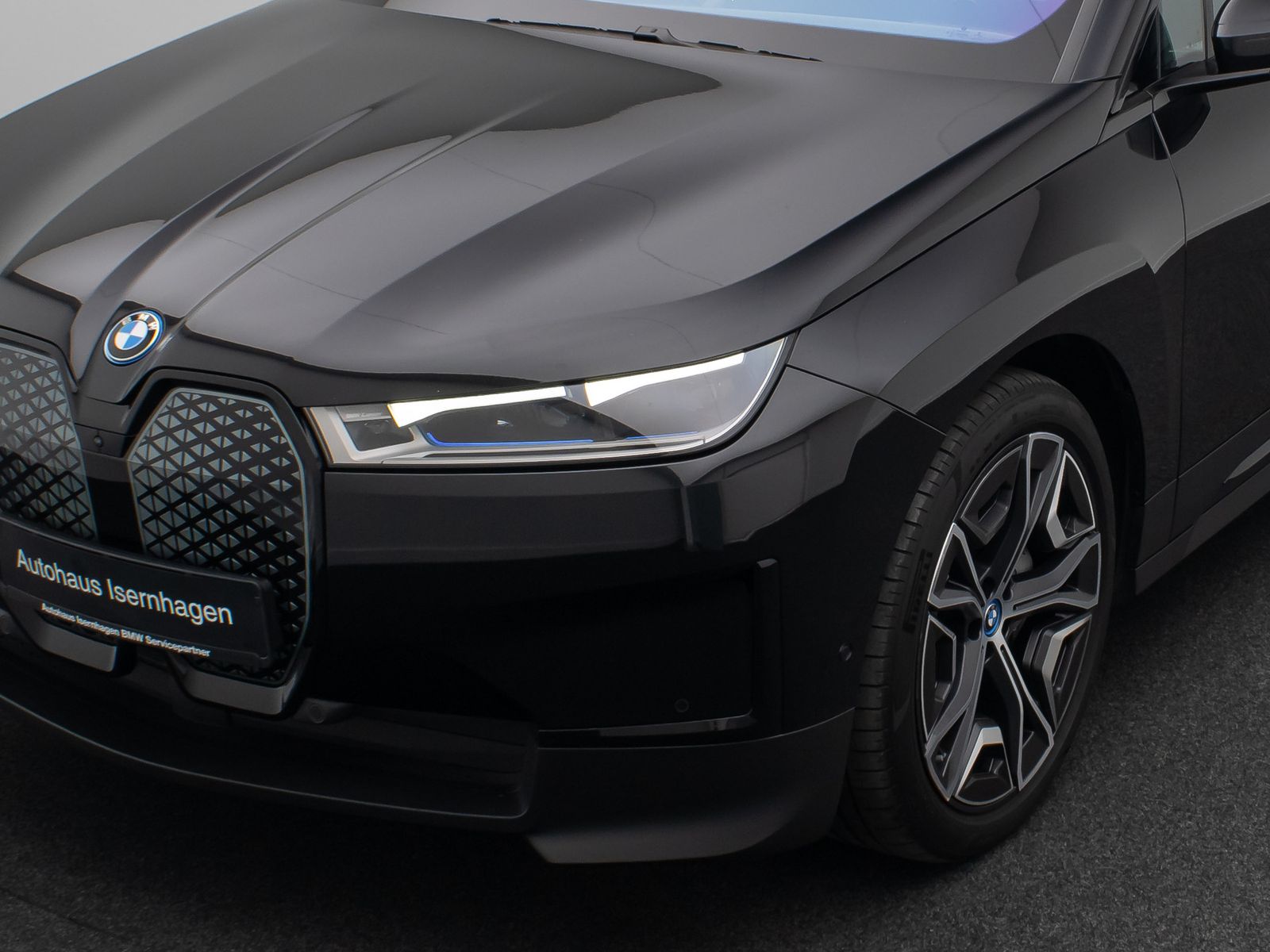 Fahrzeugabbildung BMW iX xD40 SkyLounge H/K 360° Laser ACC DAB 22Zoll