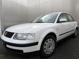 Volkswagen Passat 1.6l Automatik 1.Hand Liebhaberfahrzeug - Volkswagen Passat mit Benzin-Antrieb: Limousine, 1.6