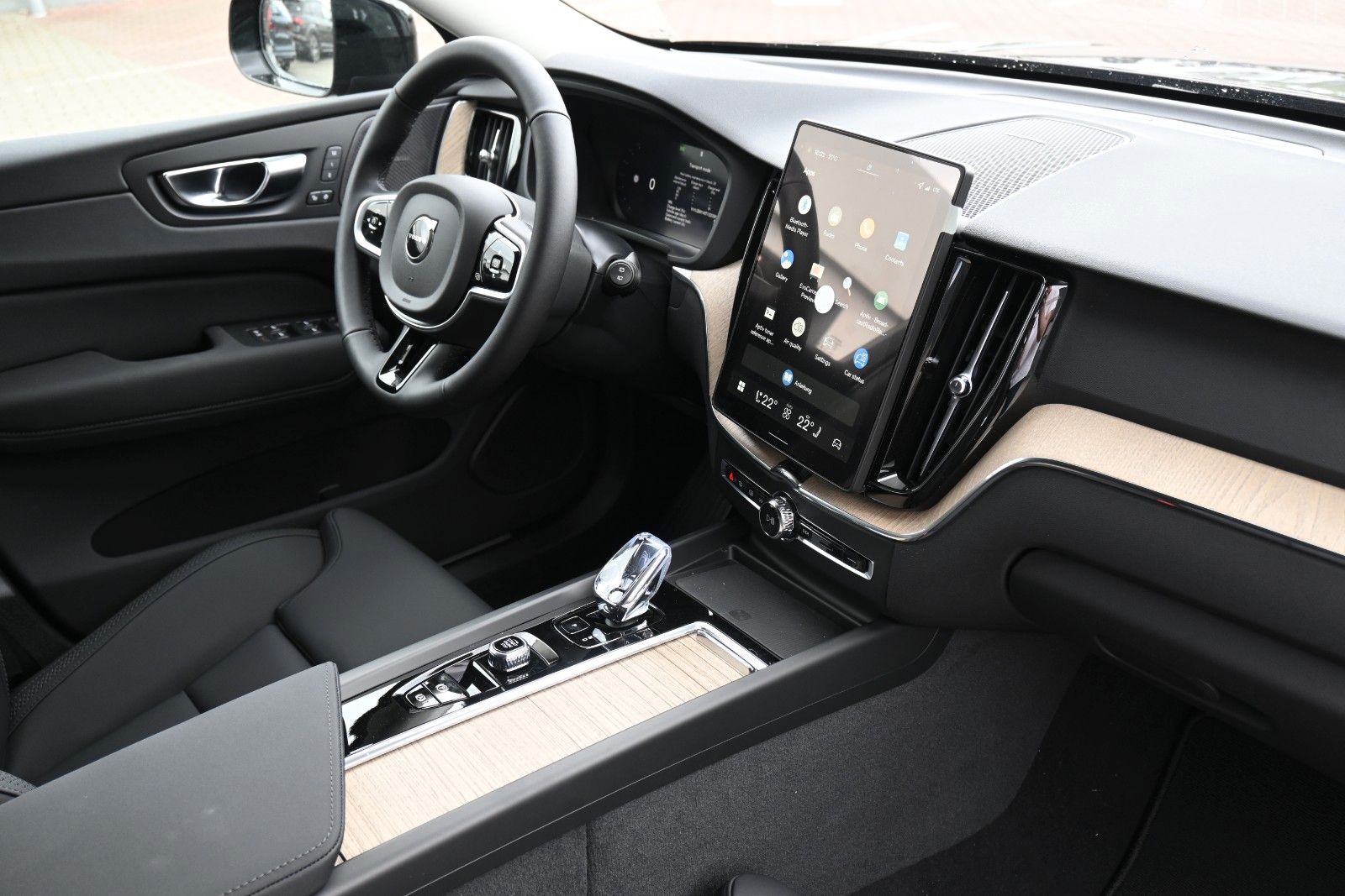 Fahrzeugabbildung Volvo XC60 B5 AWD Plus Dark*FSHZG*360°*ACC*AHK