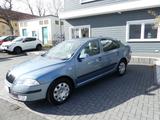 Skoda Octavia Lim. Ambiente, Automatik, 1,6 - Skoda Octavia mit Benzin-Antrieb: Limousine, 1.6