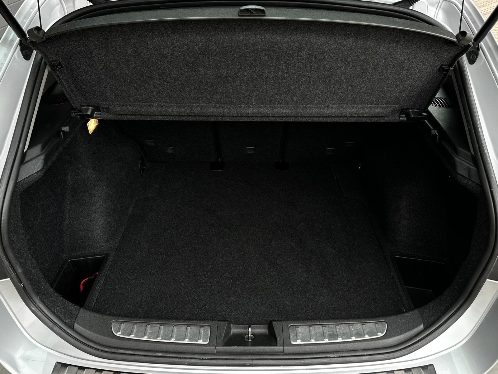 BMW X1 E84 sDrive18i 150 ch • BVA • Bi-Xénon • Sièges chauffants • Attelage