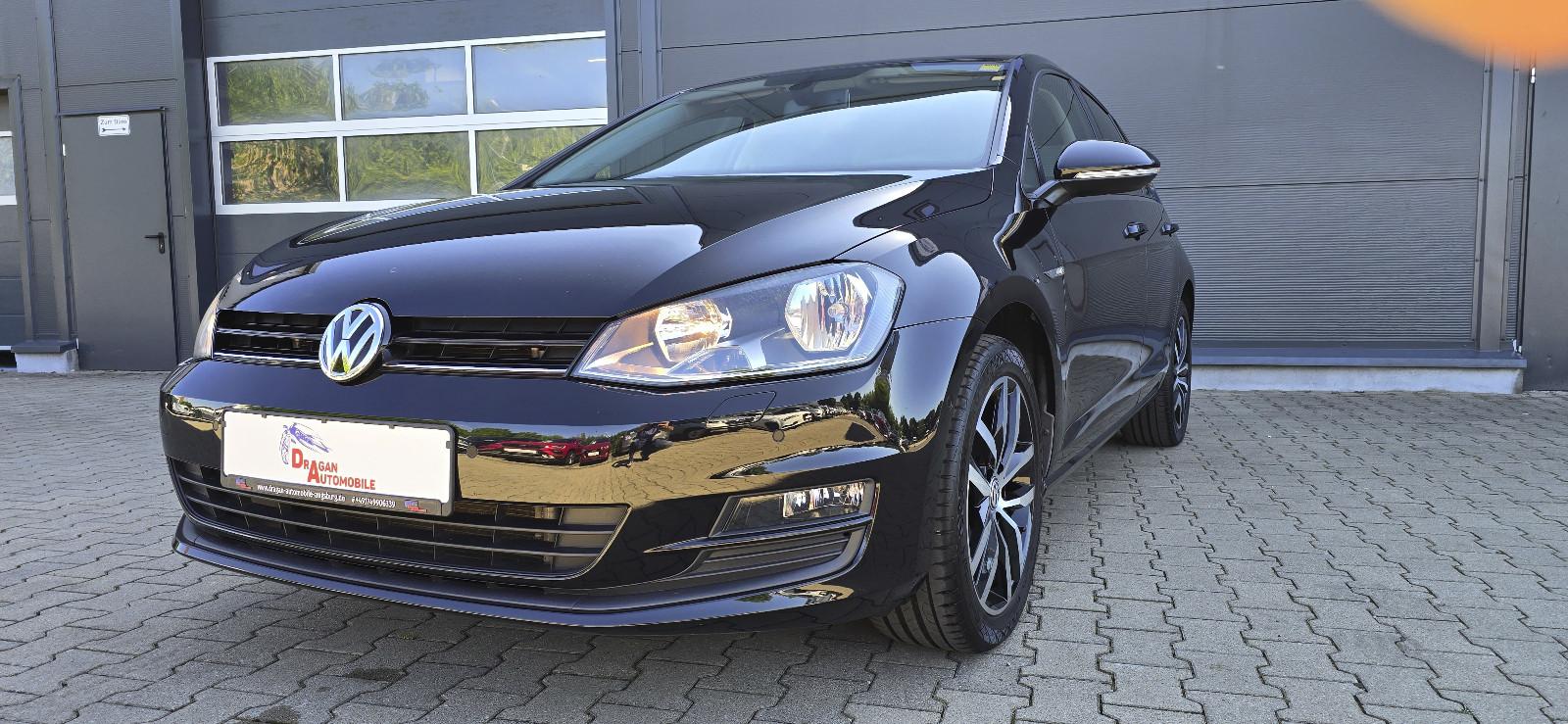 Volkswagen Golf VII Lim. Cup BMT*AHK*NAVI*PANORAMA*1.HAND*