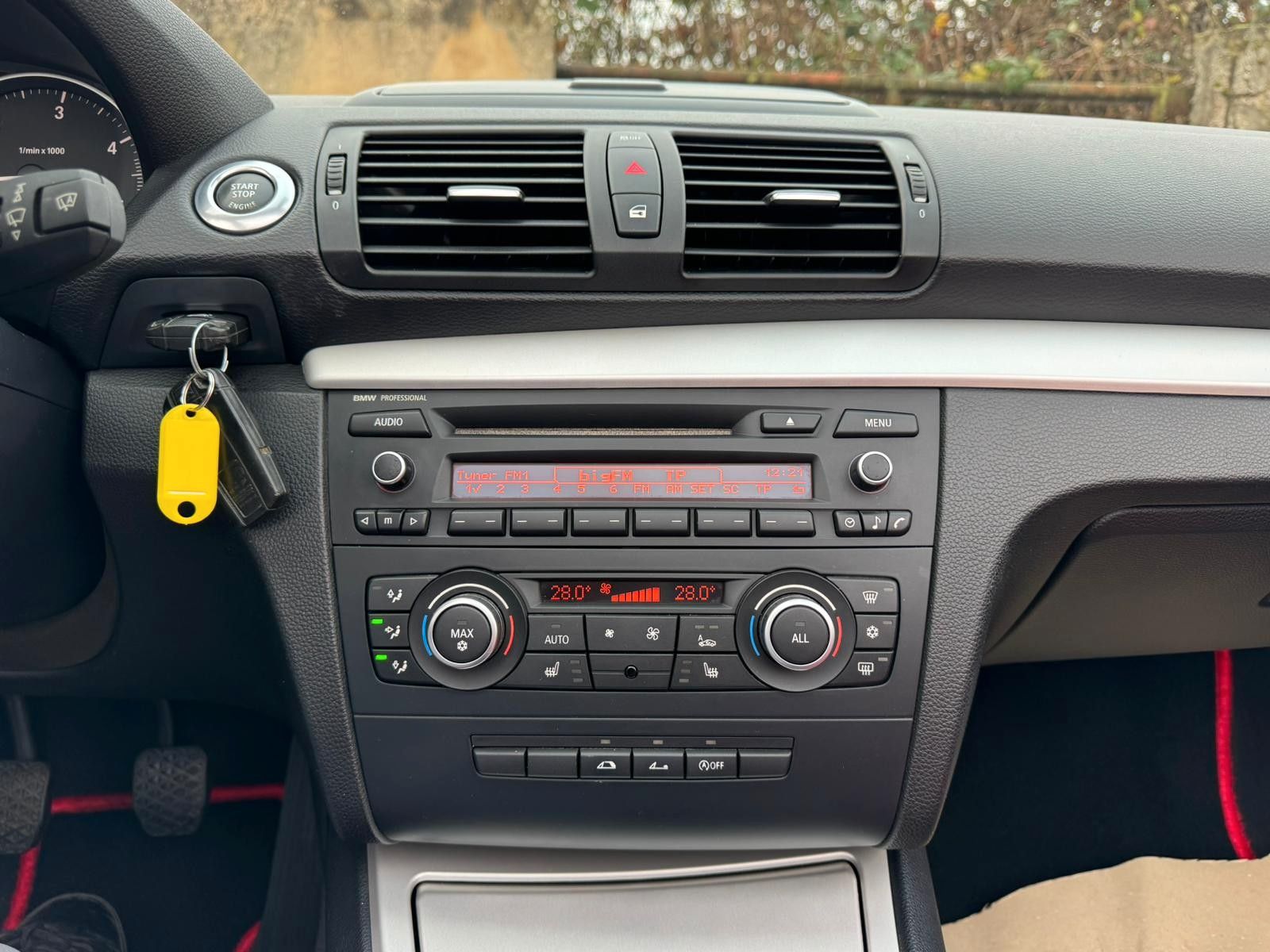 Fahrzeugabbildung BMW 120d Cabrio*PDC*