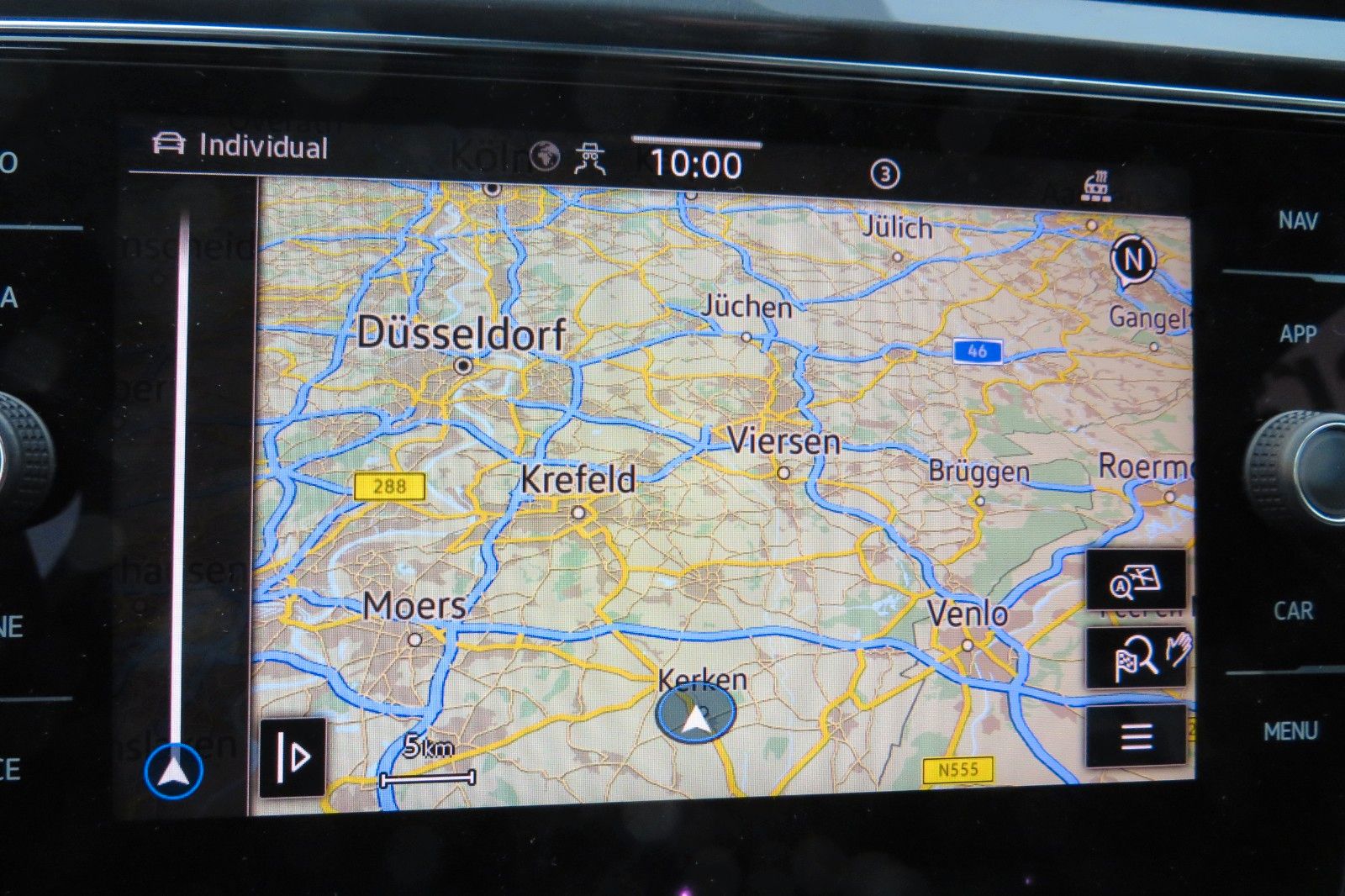 Fahrzeugabbildung Volkswagen T-Roc Sport R-LINE PANO 18`LED NAVI BEATS 1.HD