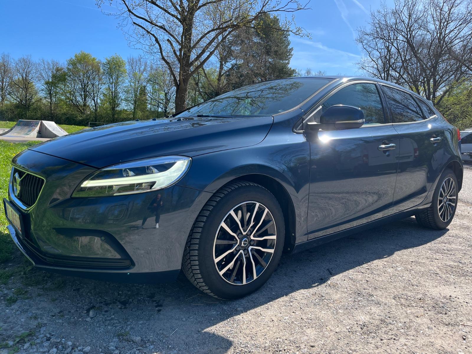 Volvo V40 Momentum / Kamera / Tempomat / PDC