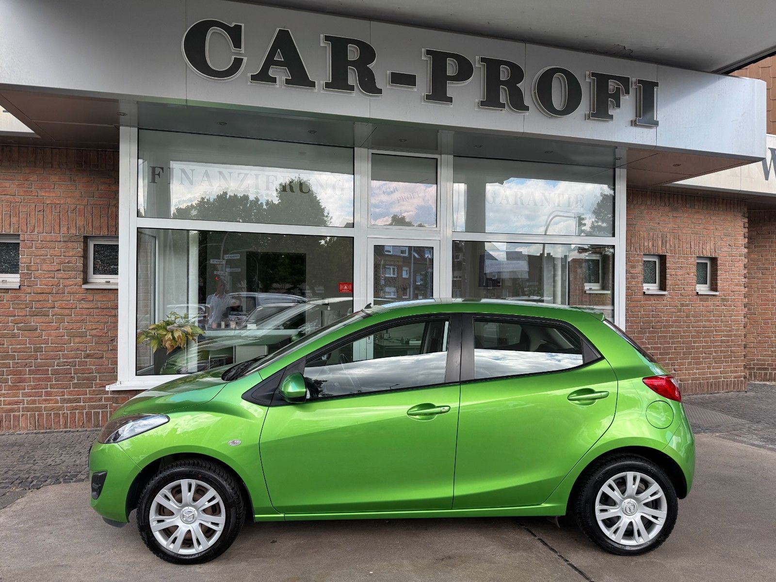 Fahrzeugabbildung Mazda 2 Lim. 1.5 Center-Line Autom. Klima/TÜV NEU