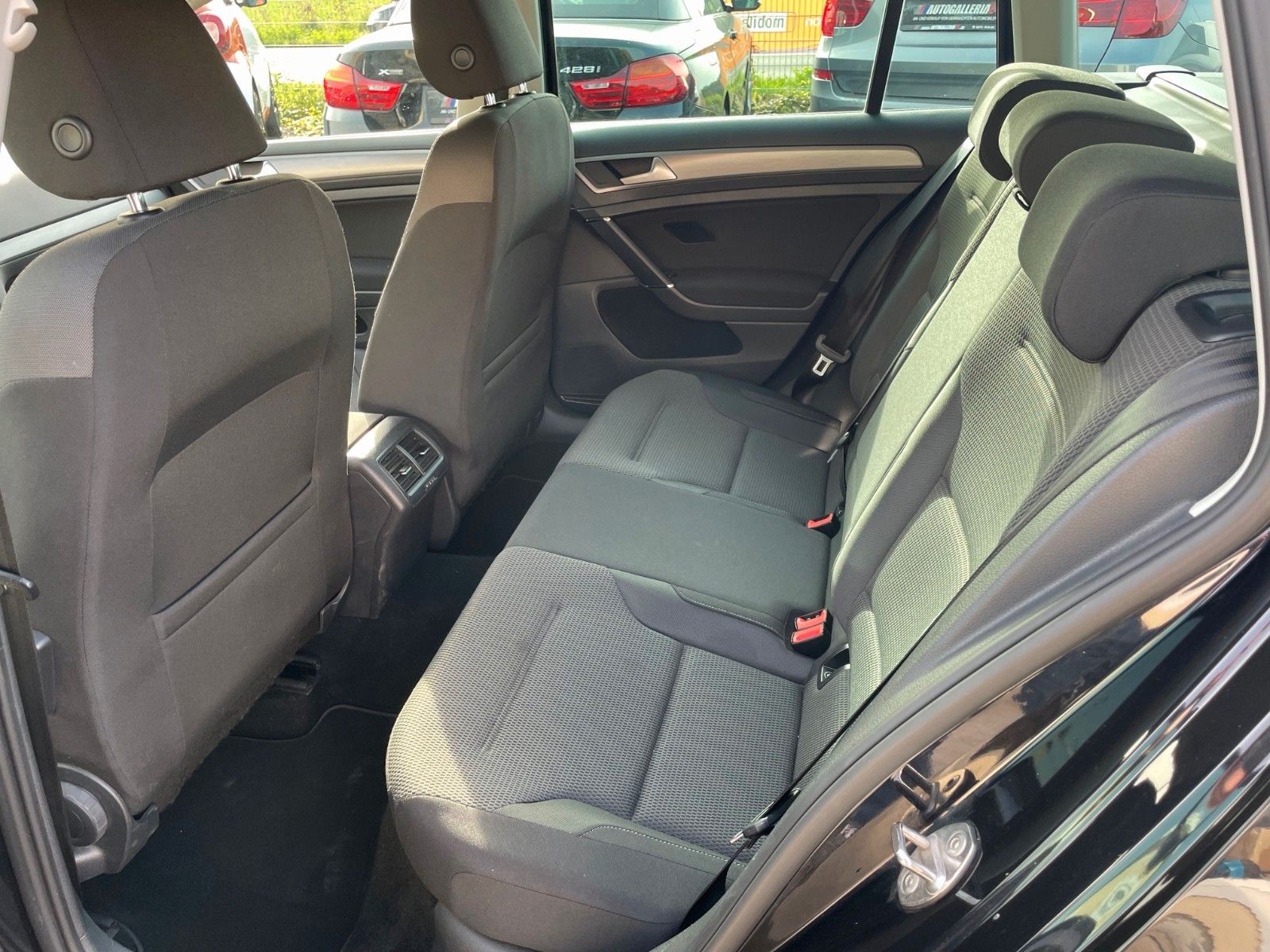 Fahrzeugabbildung Volkswagen Golf VII 1.6 TDI Comfortline BMT Navi Klima 2.HD