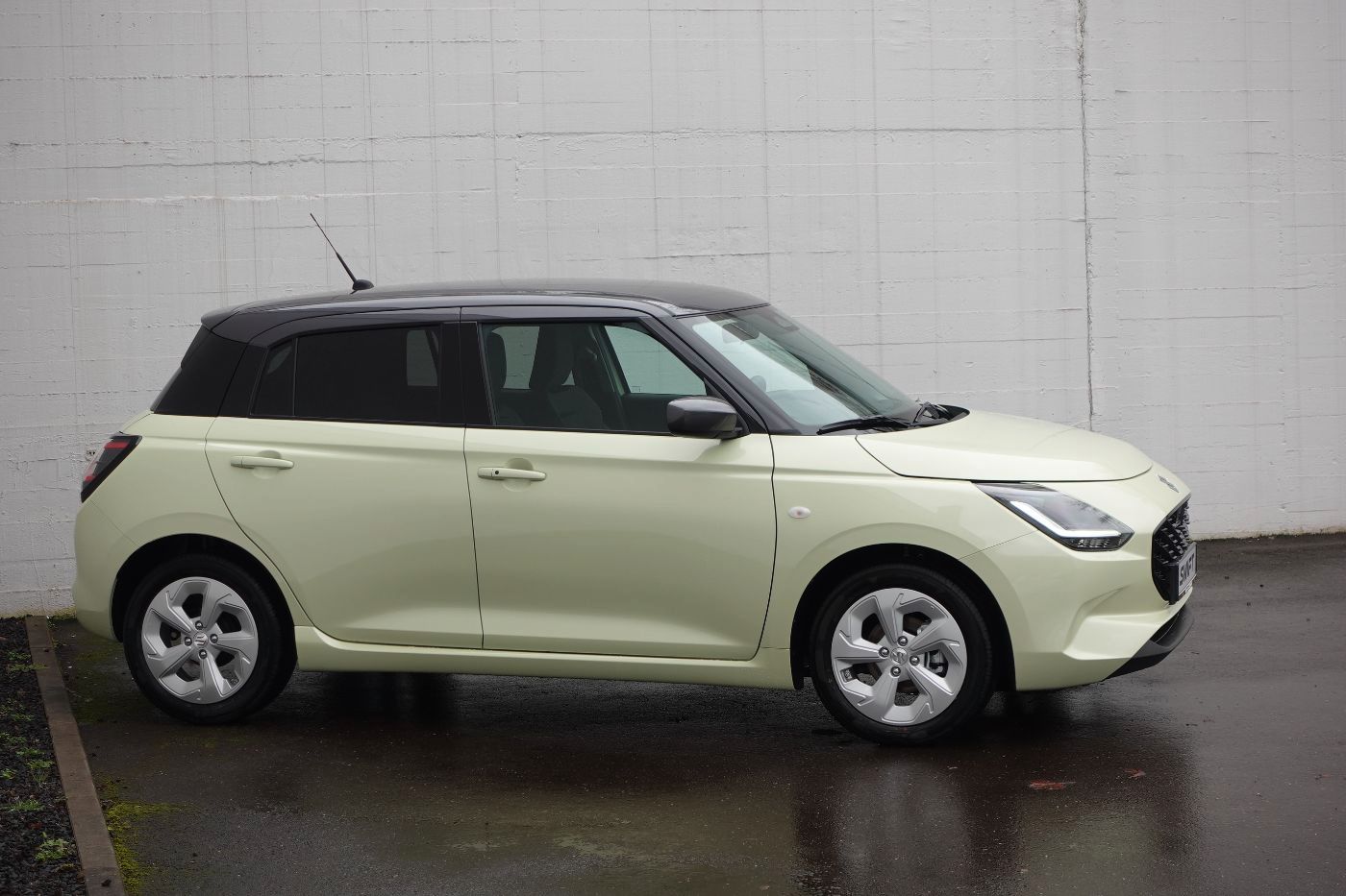 Fahrzeugabbildung Suzuki Swift 1.2 Comofrt AHK,LED,Navi,ACC,Kam.,KeyLess