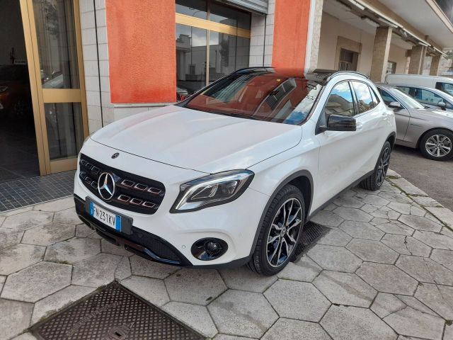 Mercedes-Benz MERCEDES GLA 200 D SPORT NAVI/LED/TETTO