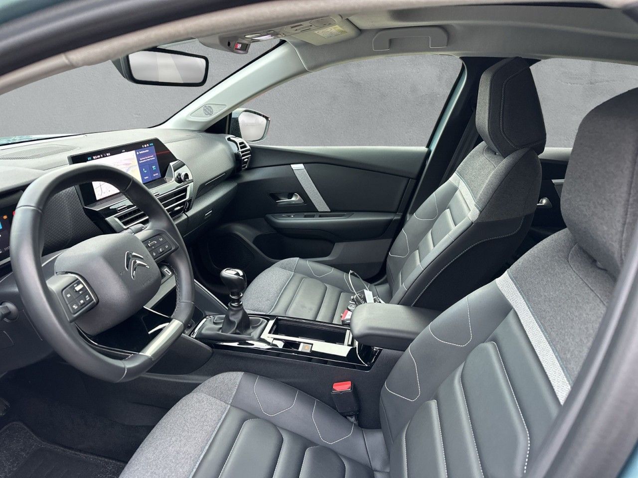 Fahrzeugabbildung Citroën C4 PureTech 130 SHINE
