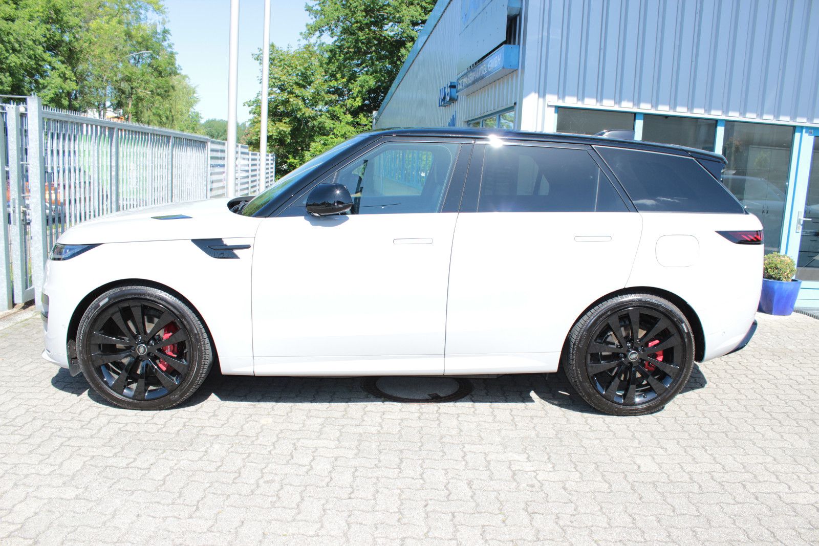 Fahrzeugabbildung Land Rover P460e Dynamic HSE *Borasco* *AHK* *23"*