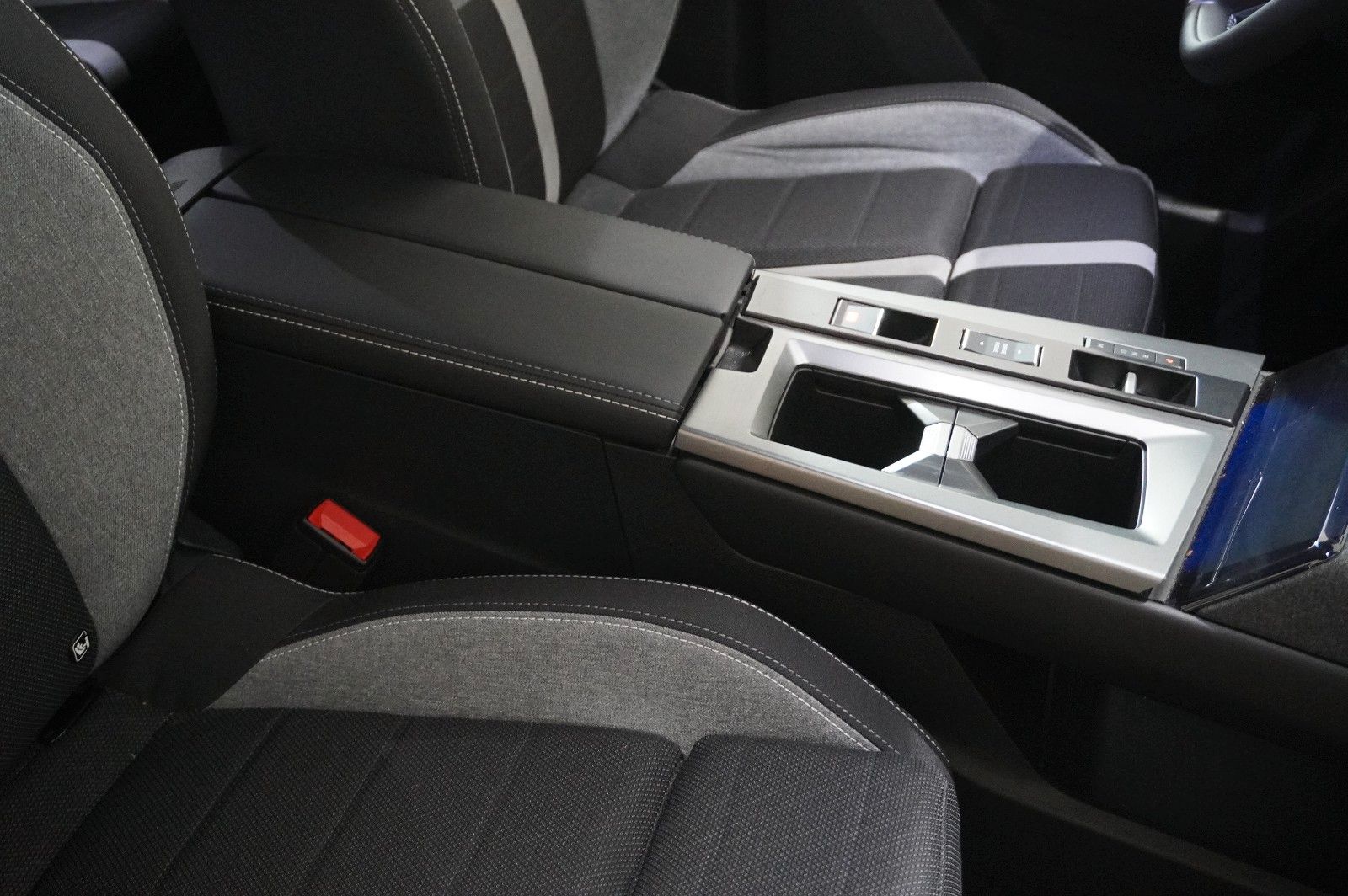 Fahrzeugabbildung Opel Grandland 1.2 48V HYBRID NAVI/LED/KAMERA/DAB+