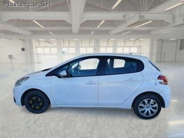 Peugeot 208 - 8