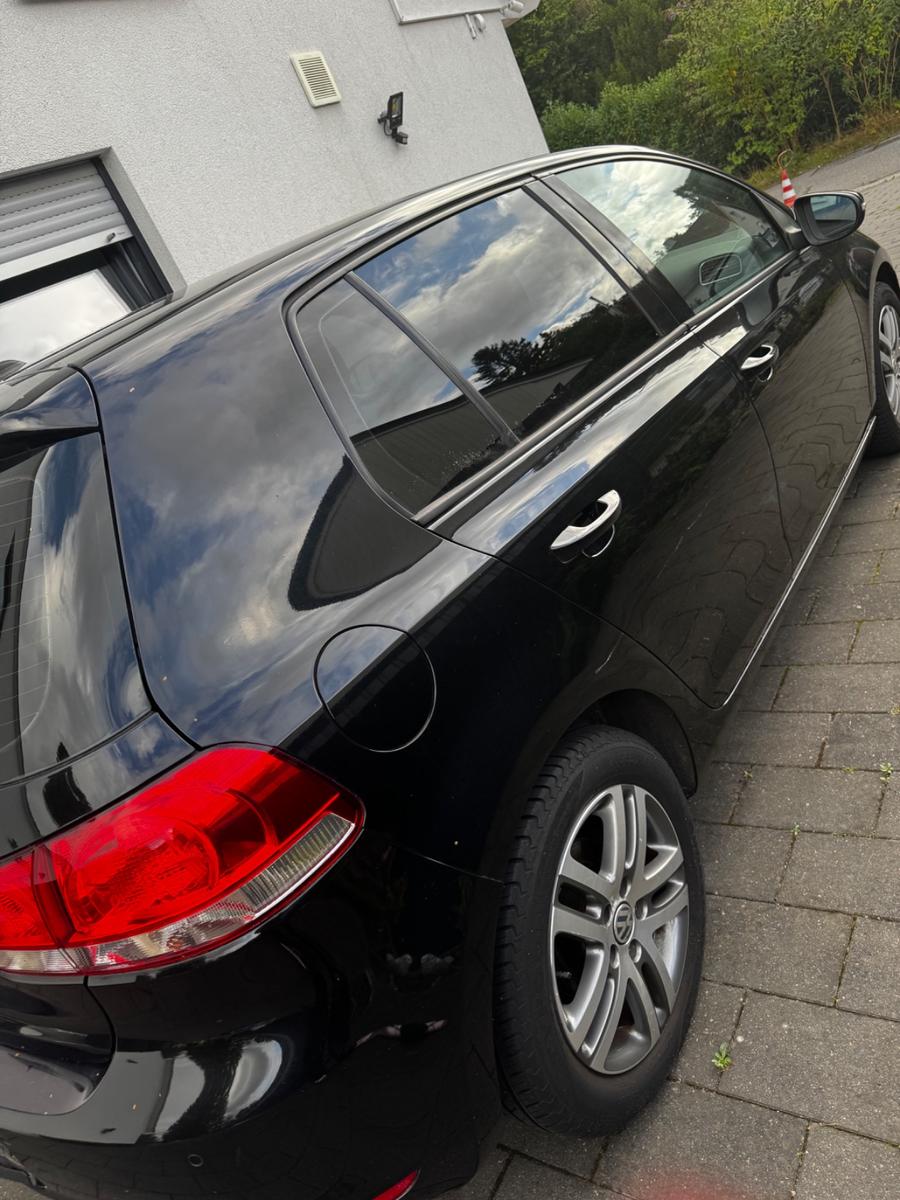 Volkswagen Golf 2009 — rear view