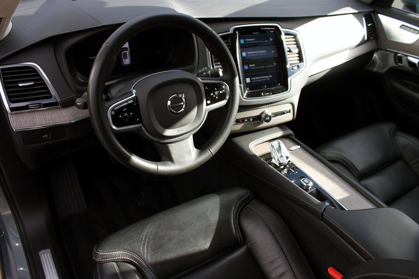 Fahrzeugabbildung Volvo XC90 B5 AWD Ultimate Bright 7-Stz. 360° ACC PANO