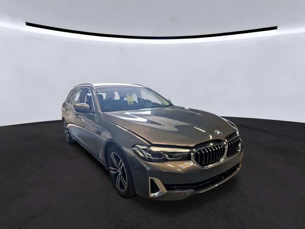 Fahrzeugabbildung BMW 530 d xDrive Luxury Line/KAMERA/ACC/HUD/H&K/
