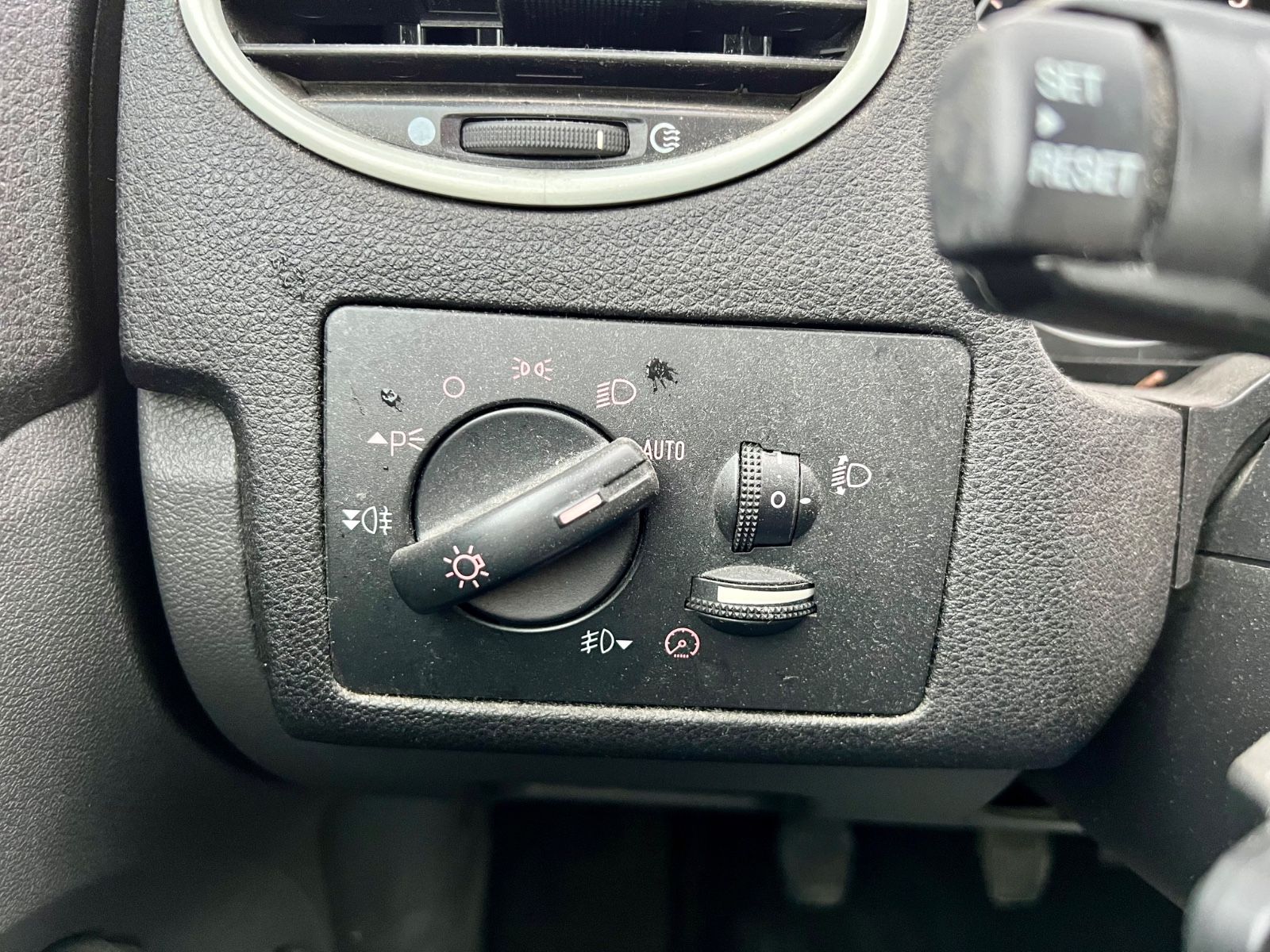 FORD Focus KLIMA SHZ NSW RADIO TEMPOMAT