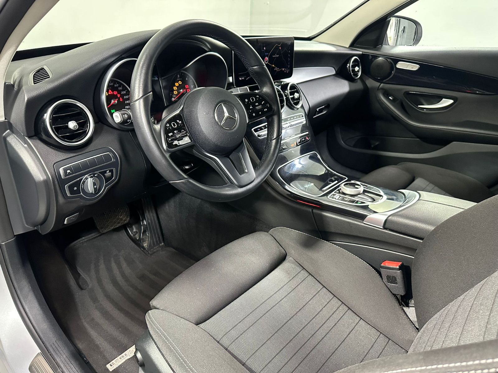 Fahrzeugabbildung Mercedes-Benz C 200 d T*DISTRO*AHK*SPUR*CARPLAY*SH*NAVI*