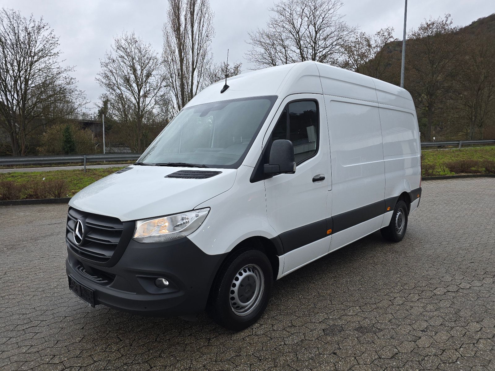 Mercedes-Benz Sprinter 317 CDI RWD L2