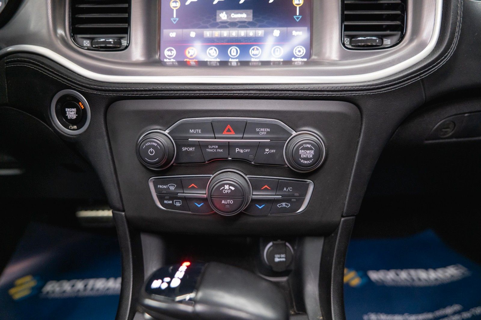 Fahrzeugabbildung Dodge Charger 5.7 V8 HEMI R/T Night-Paket Performance