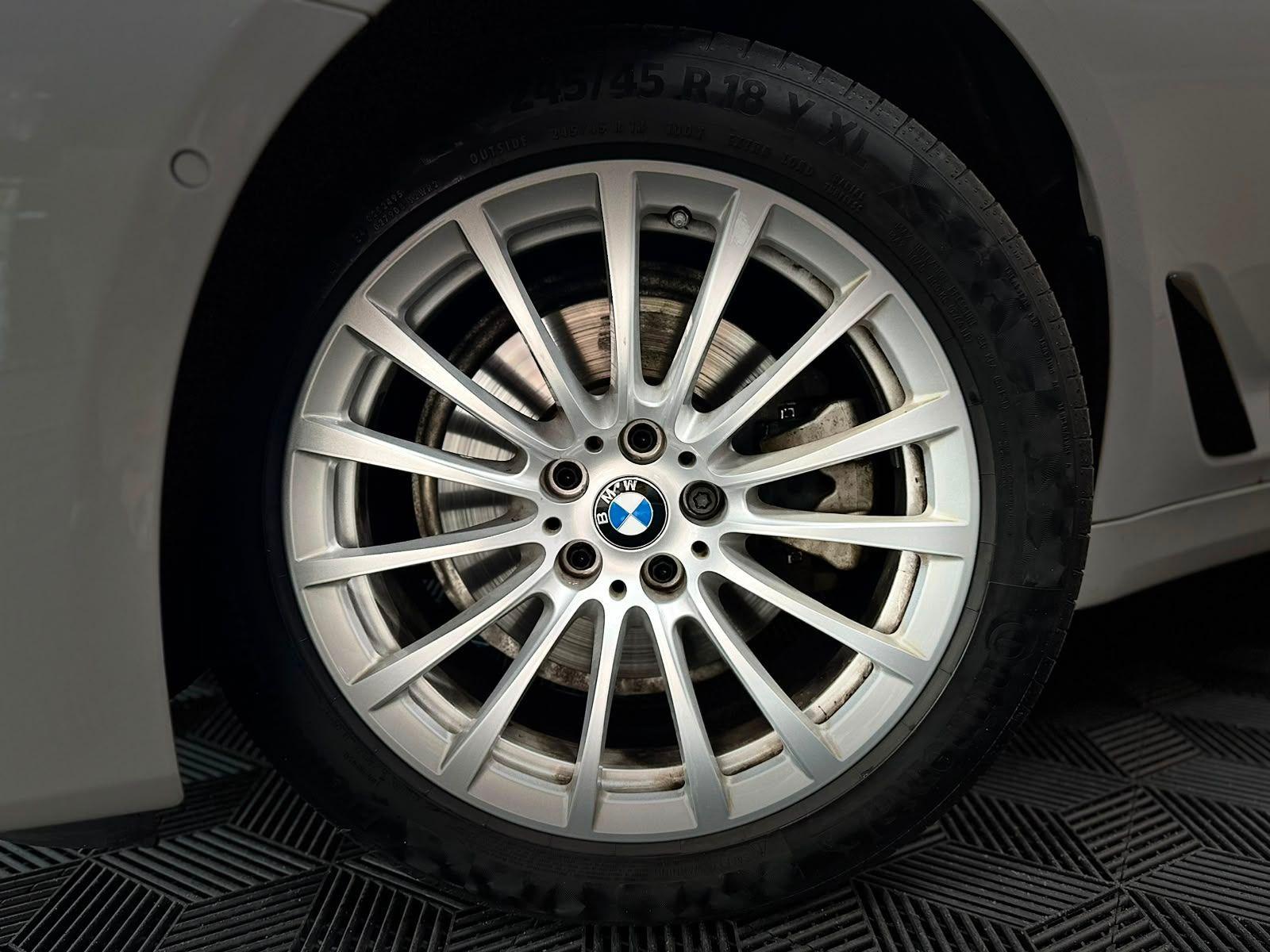 BMW 520d LUXURYLINE SHADOW ACC#PANO#SHZ#MEMORY#SH#LH