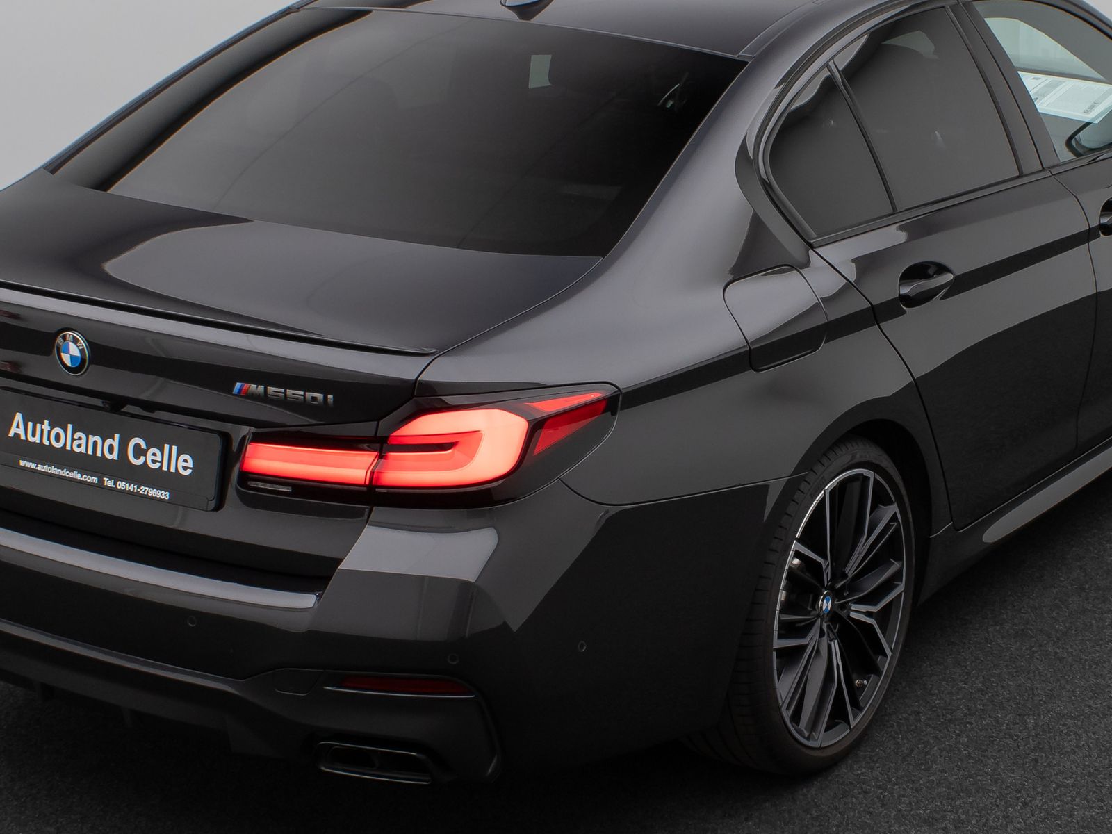 Fahrzeugabbildung BMW M550i xD Laser SoftClos 360°HUD DAB H/K DisplKey