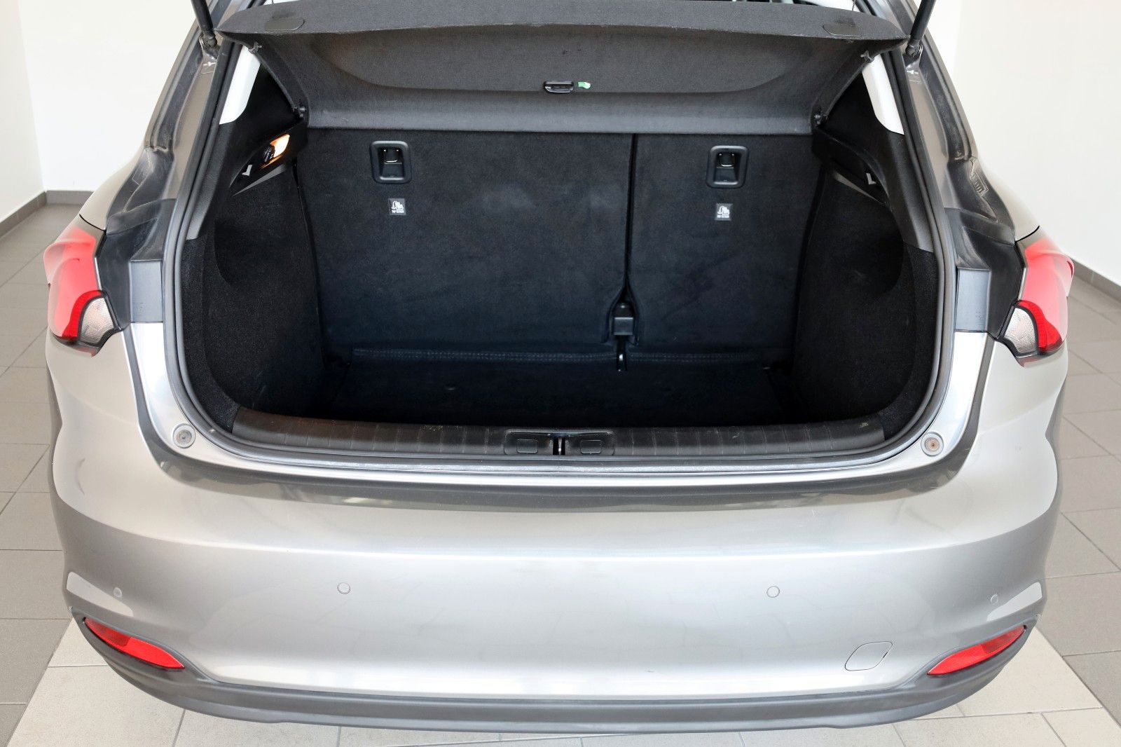 Fahrzeugabbildung Fiat Tipo Lounge Navi,Kamera,SH,PDC,SR+WR