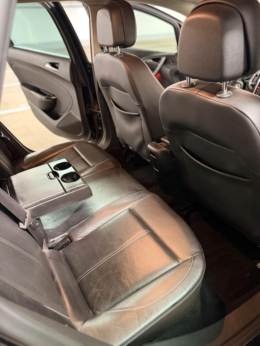 Opel Astra 2011 — photo 12