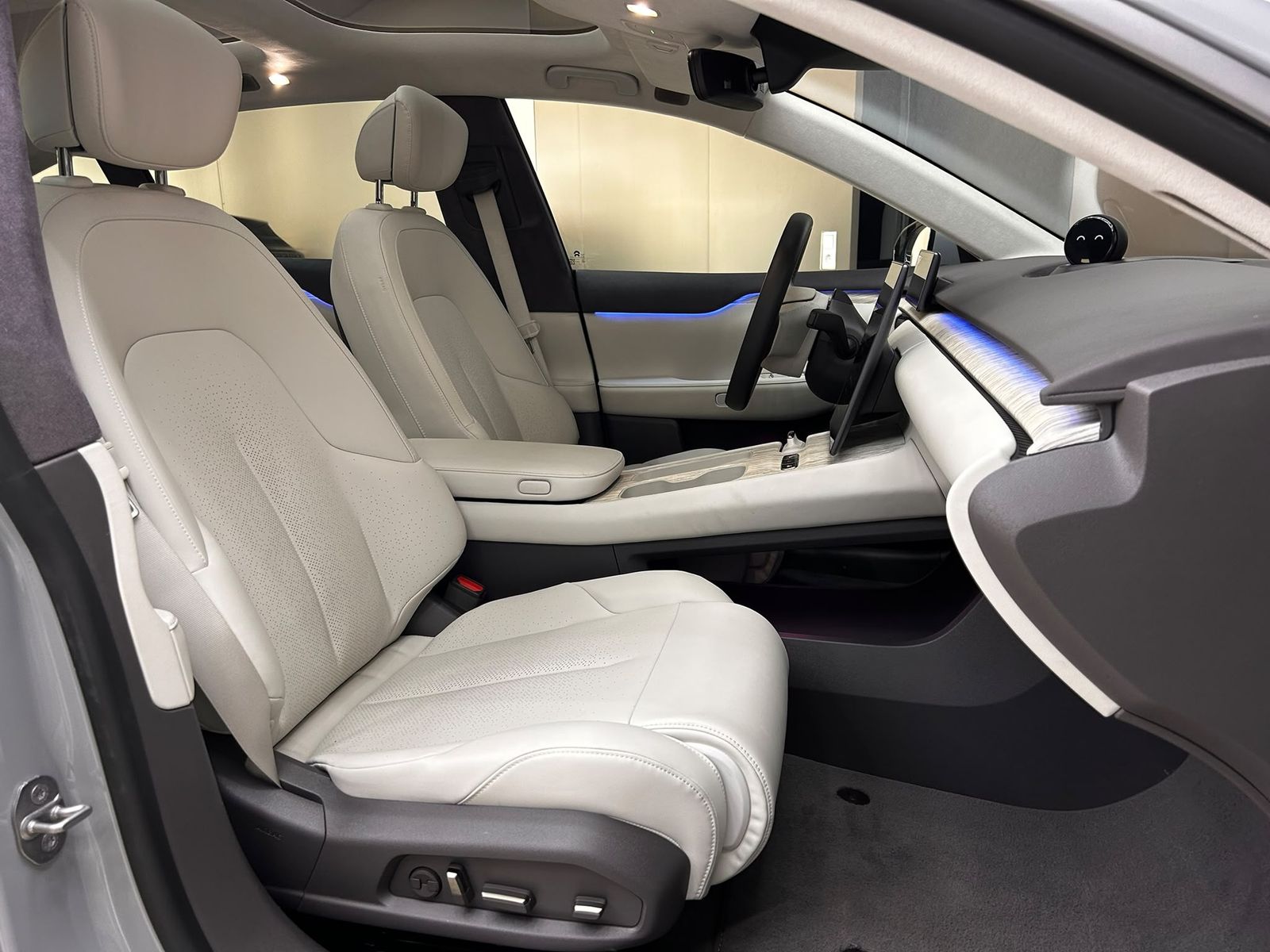 Fahrzeugabbildung NIO ET7 AWD BATTERI INKL PANO+HEAD+360+ACC+LED+AHK+