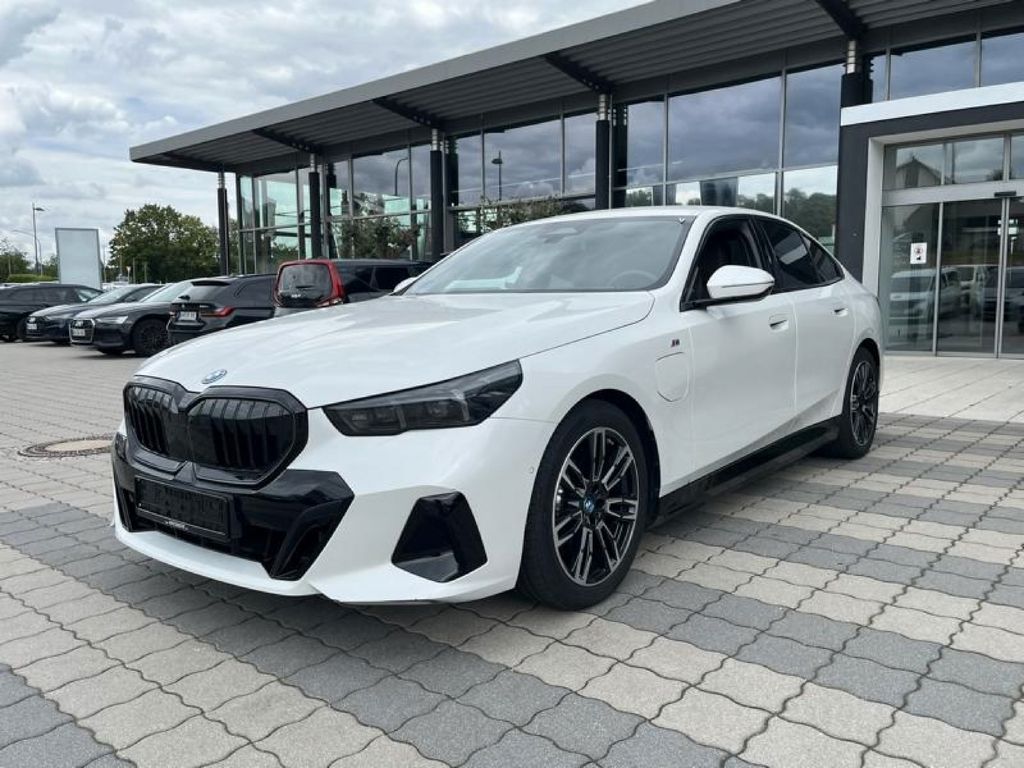 Image of BMW 530