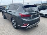 Hyundai SANTA FE 2.2 CRDi Premium 4WD 6MT SEVEN - Hyundai Unfallwagen