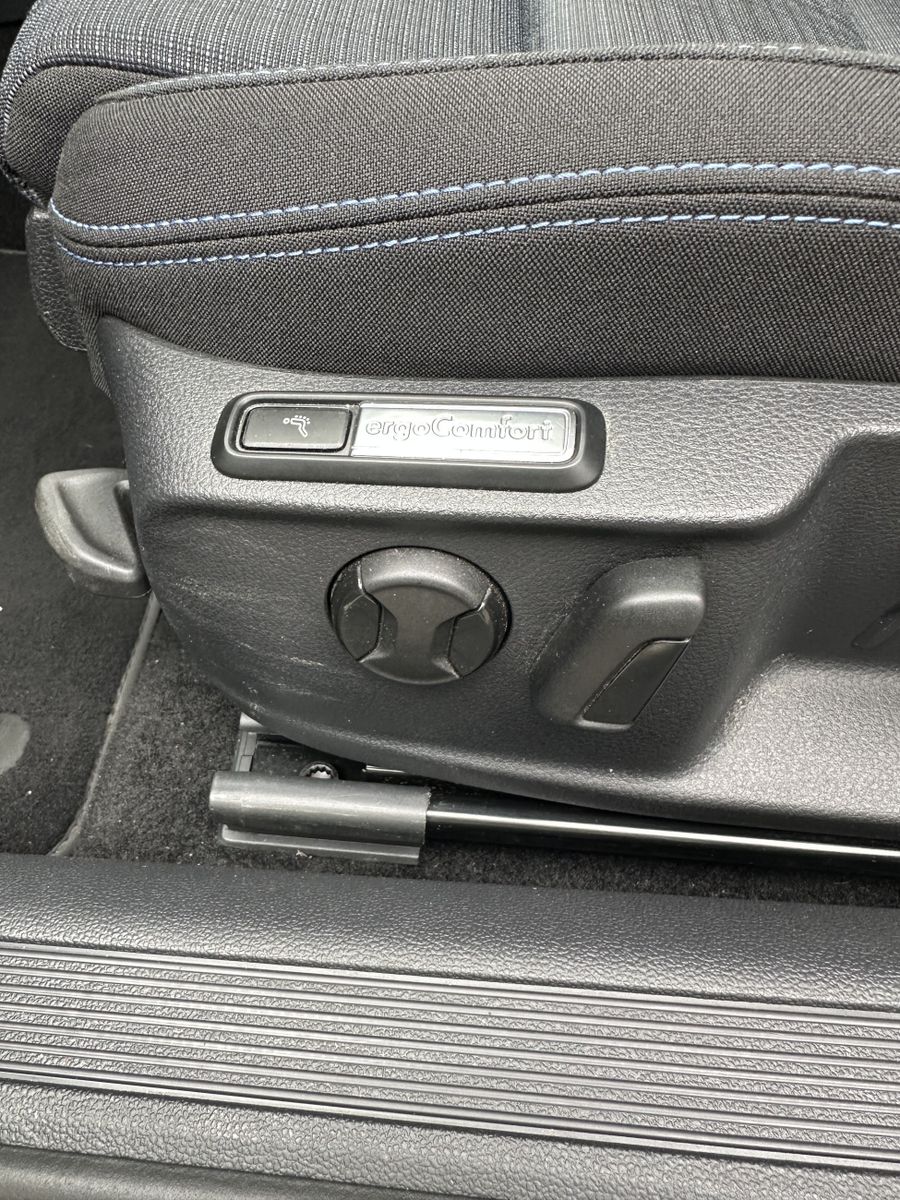 Fahrzeugabbildung Volkswagen Passat Variant GTE NAV+IQ-LIGHT+PANORAMA+ACC+VC
