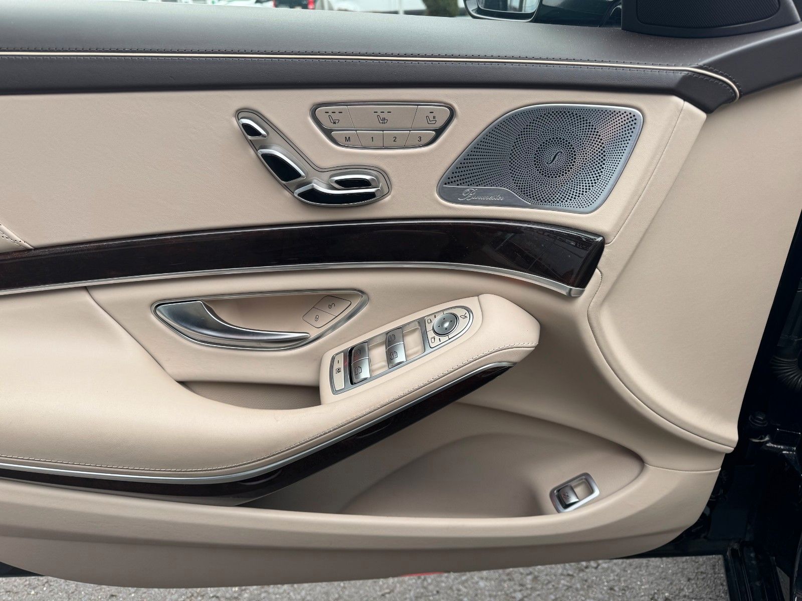 Fahrzeugabbildung Mercedes-Benz S 600 L Chauffeur+Nachtsicht+Pano+HUD+360