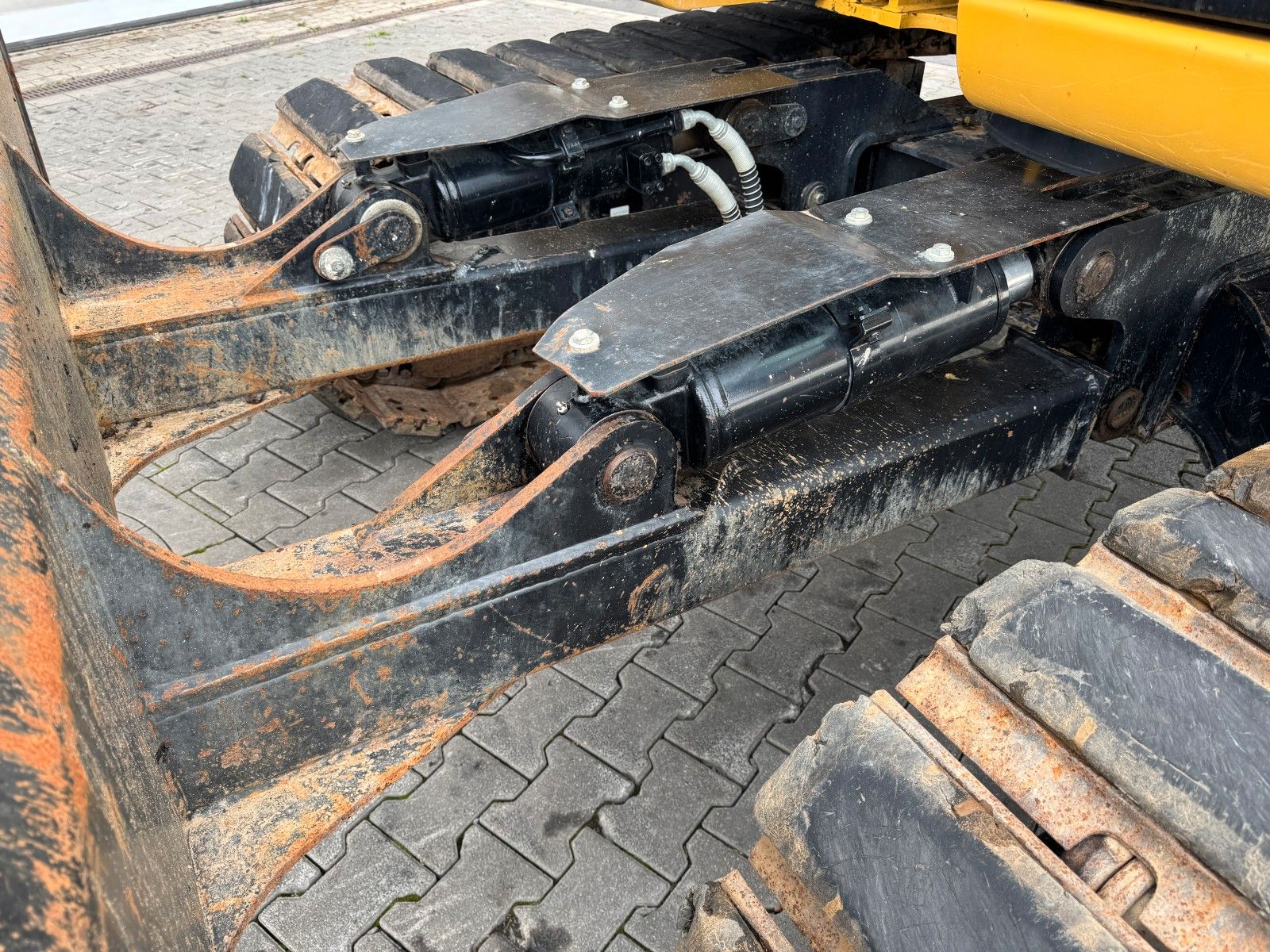 Fahrzeugabbildung CAT 311 FLRR / 2017 / 2.788h / TL  / hydr. GR