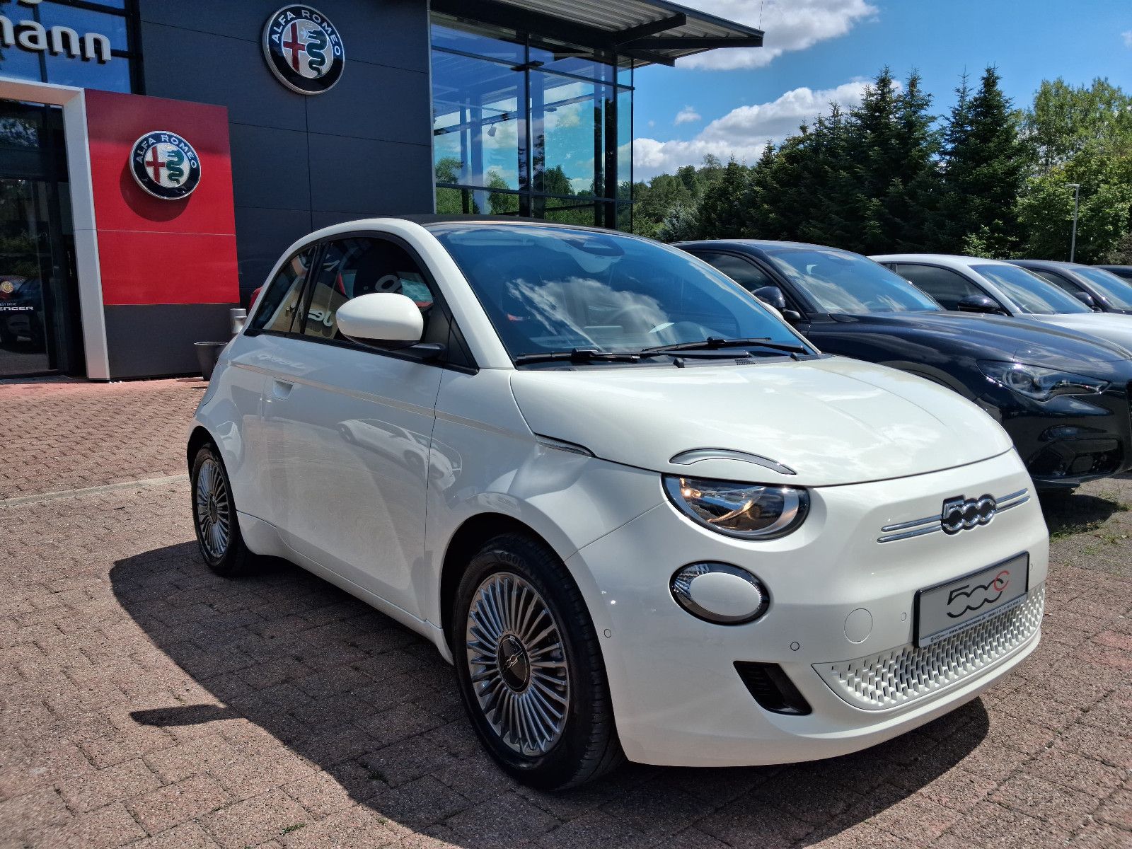 Fahrzeugabbildung Fiat 500 Cabrio E