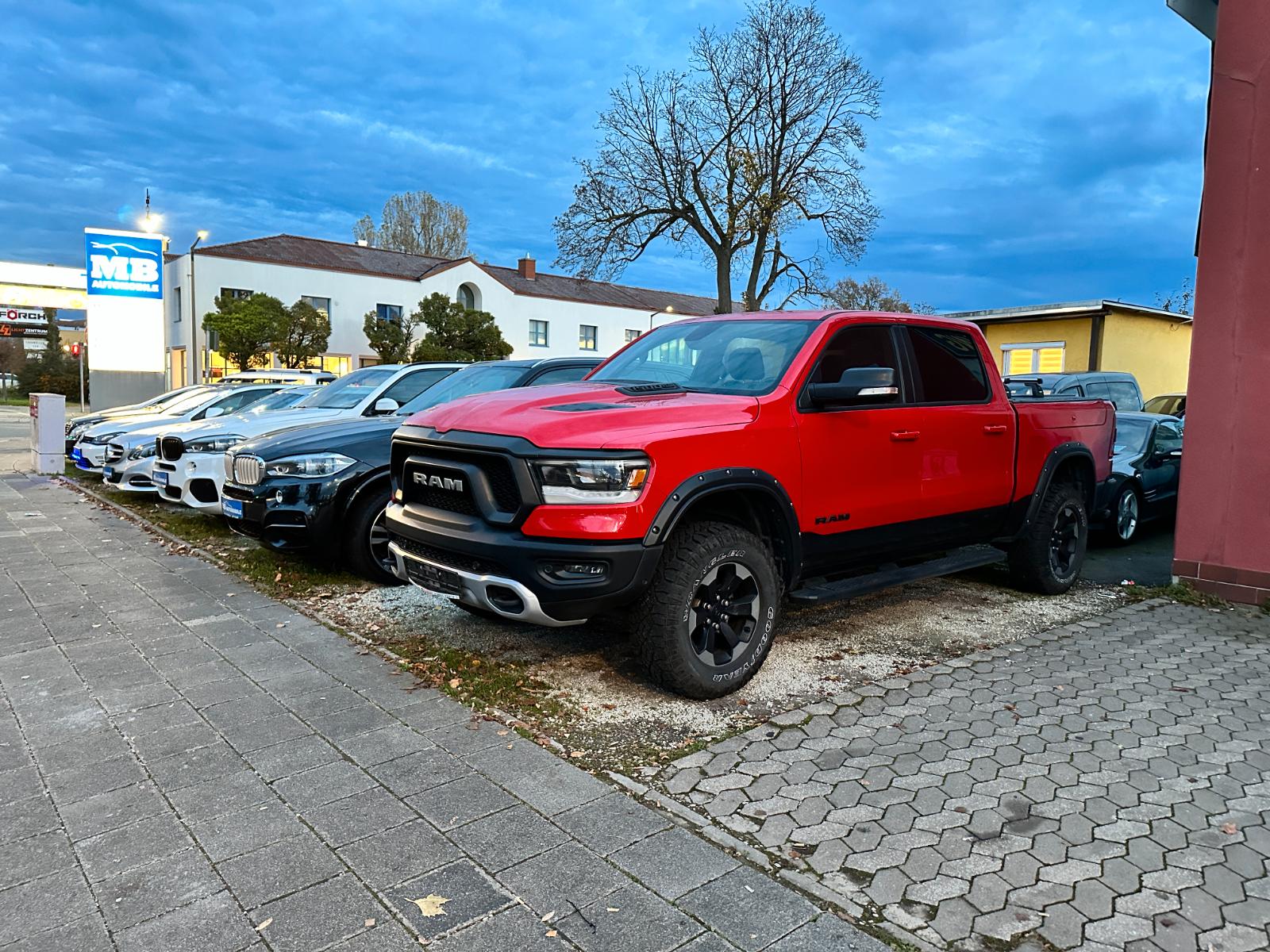 showroom-image-top