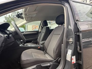 Volkswagen Passat - 11