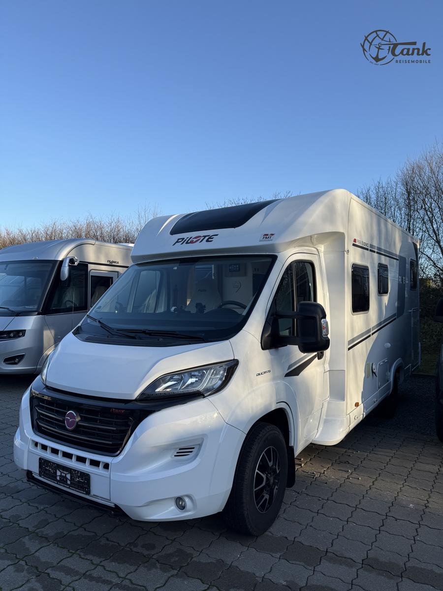 Pilote P 696 Evidence