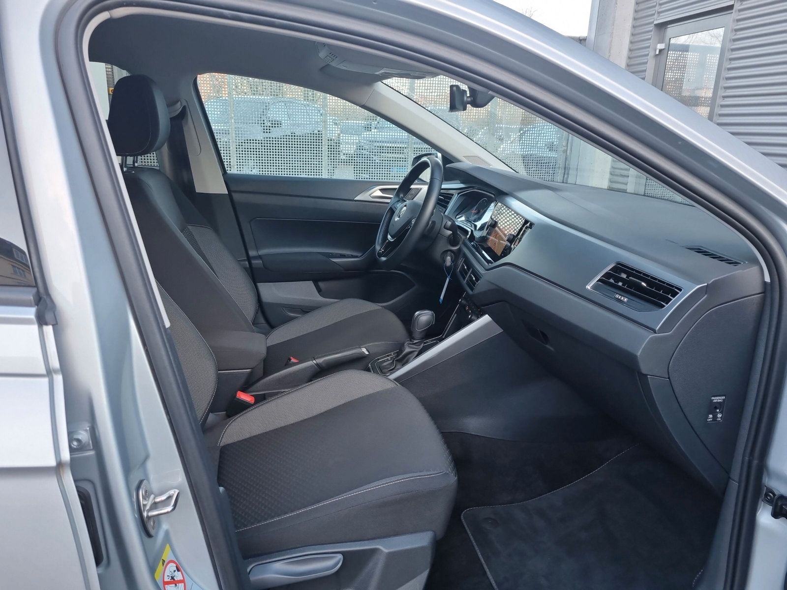 Fahrzeugabbildung Volkswagen Polo 1.0 TSI DSG Active NAVI PDC SHZ DAB