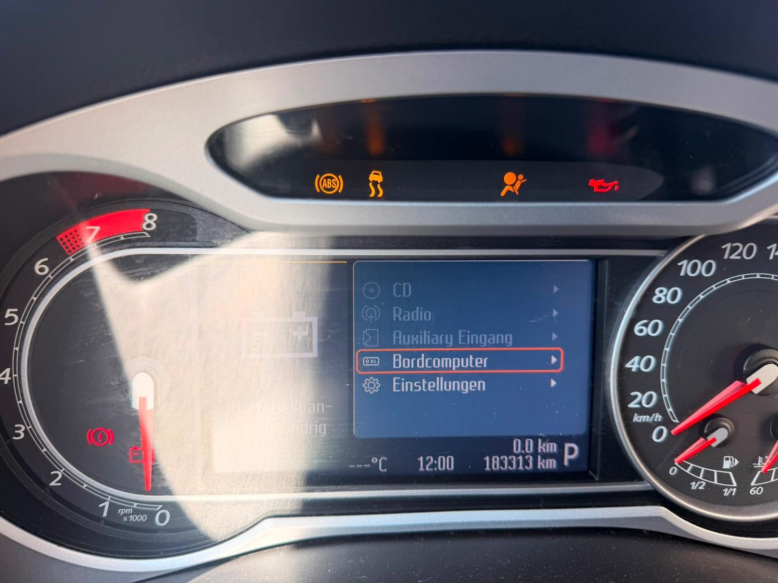 Ford Mondeo 2010 — photo 11