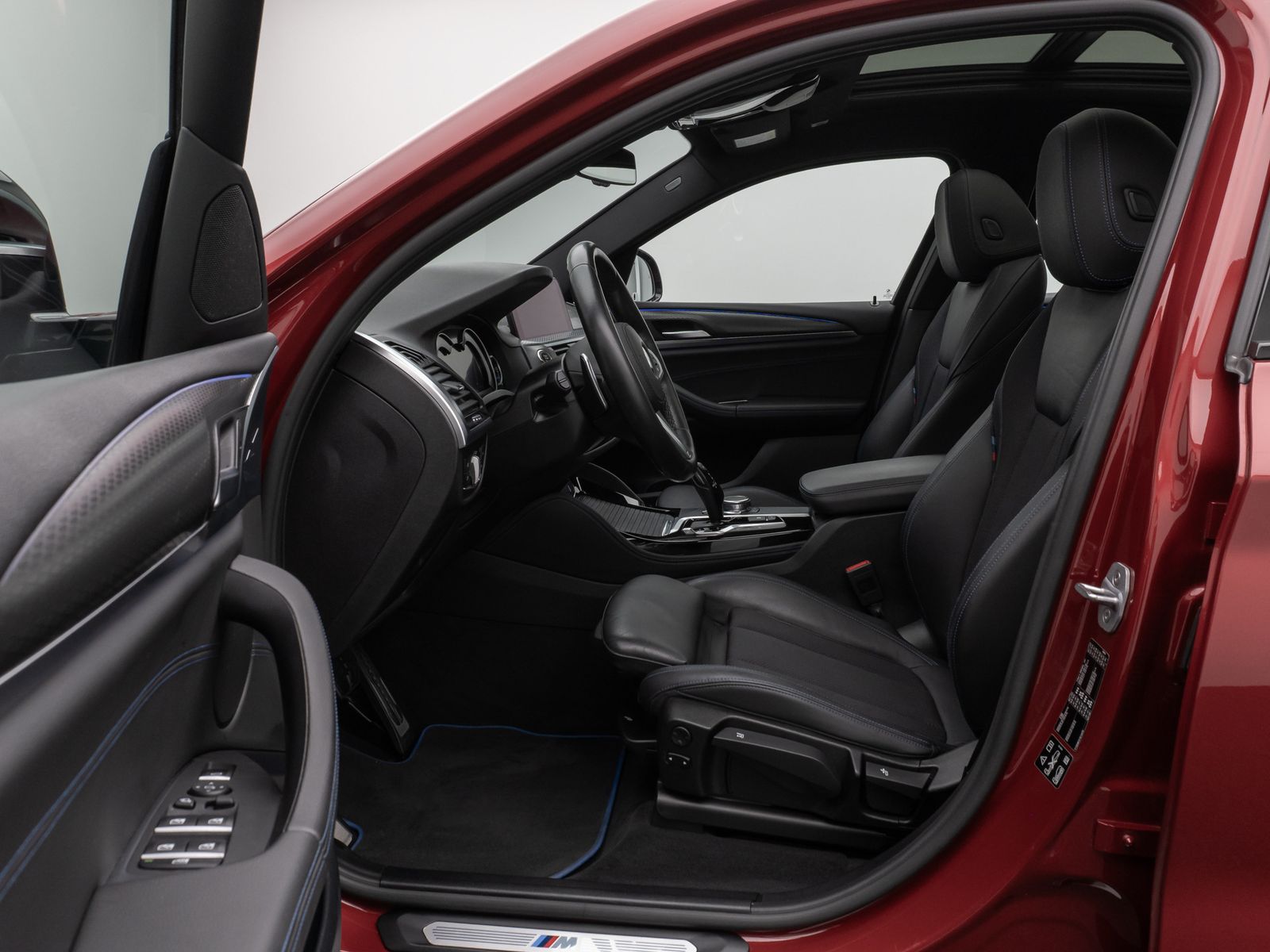 Fahrzeugabbildung BMW X4 xD20d M Sport X Panorama HUD HiFi Komfort 20"