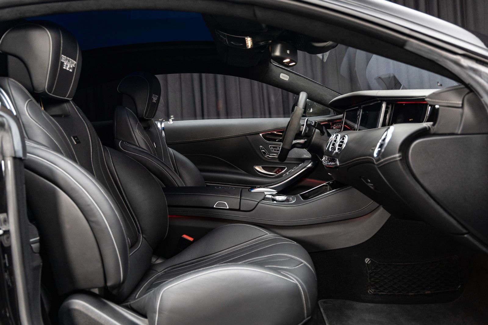 Fahrzeugabbildung Mercedes-Benz BRABUS 850 Coupé C217 + 850 PS + 15.255 km