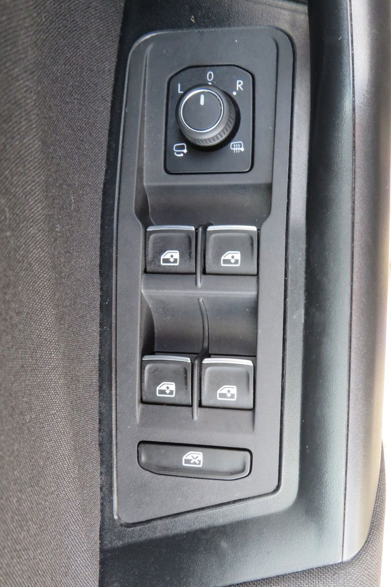 Fahrzeugabbildung Volkswagen T-Roc SPORT/R-LINE ACC KAMERA SITZH. 18`NAVI 1H