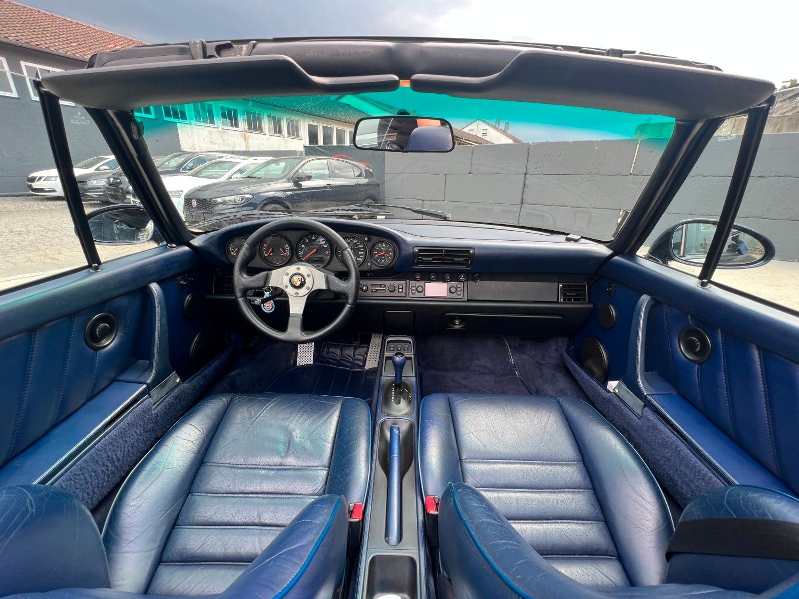 Fahrzeugabbildung Porsche 911 Carrera 2 Cabrio 3.6l Tiptr. (964) deutsch