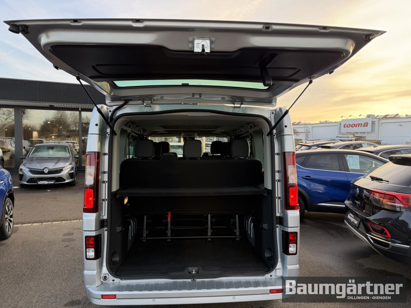 Fahrzeugabbildung Renault Trafic Combi Evolution Blue dCi 150 EDC 9-Sitzer