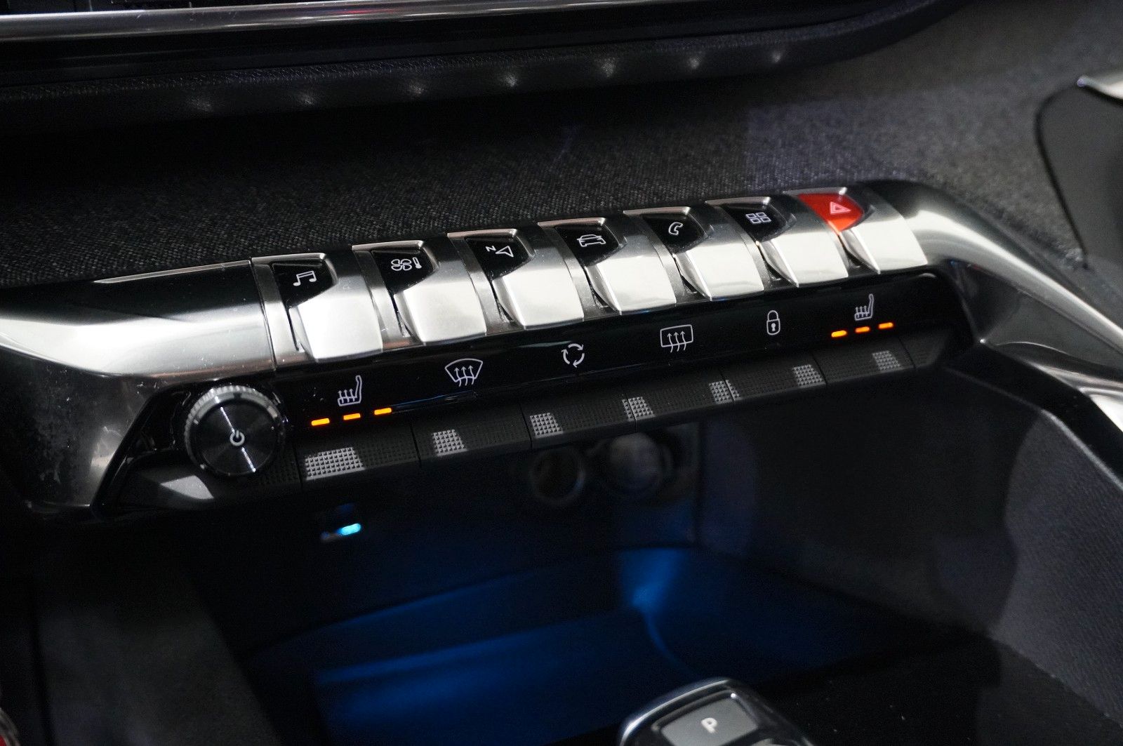 Fahrzeugabbildung Peugeot 3008 1.6D ALLURE NAVI/LED/KAMERA/SHZ/VIRTU./AHK