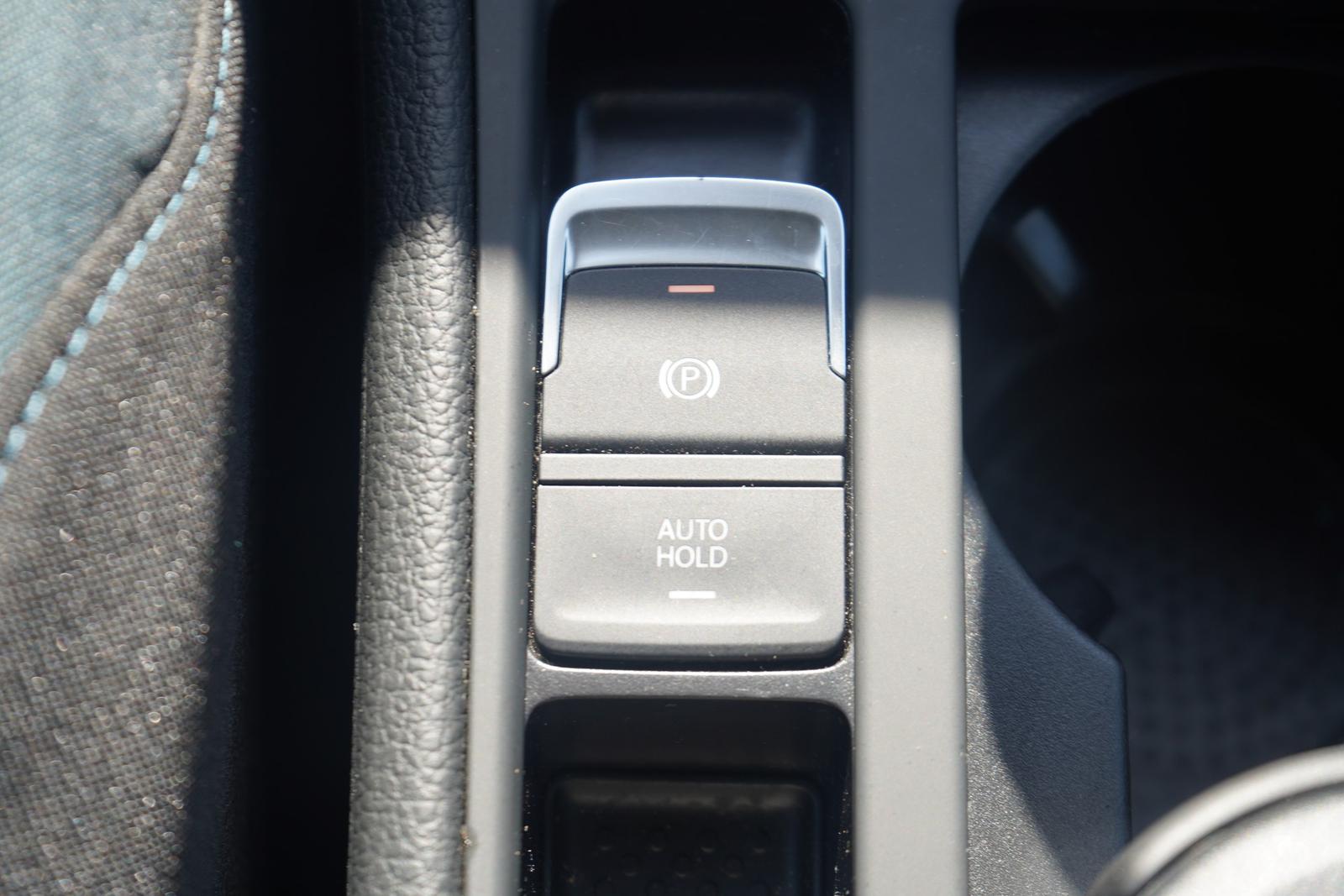 Volkswagen Golf VII 1.5 TSI IQ.DRIVE Navi ACC Kamera PDC